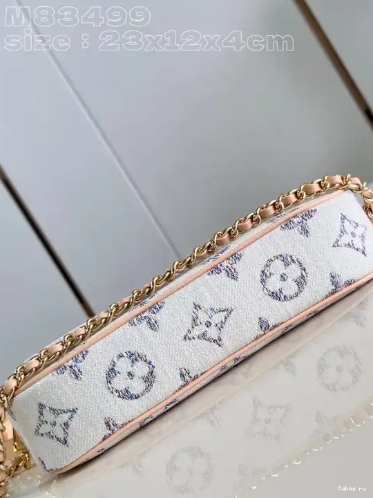 on VUITTON LOUIS Wallet Ivy-23.5*12*4.3cm Chain 0703